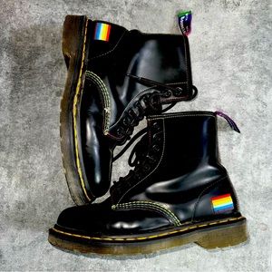 LIMITED EDITION FOR PRIDE DR MARTEN 1460 BOOTS